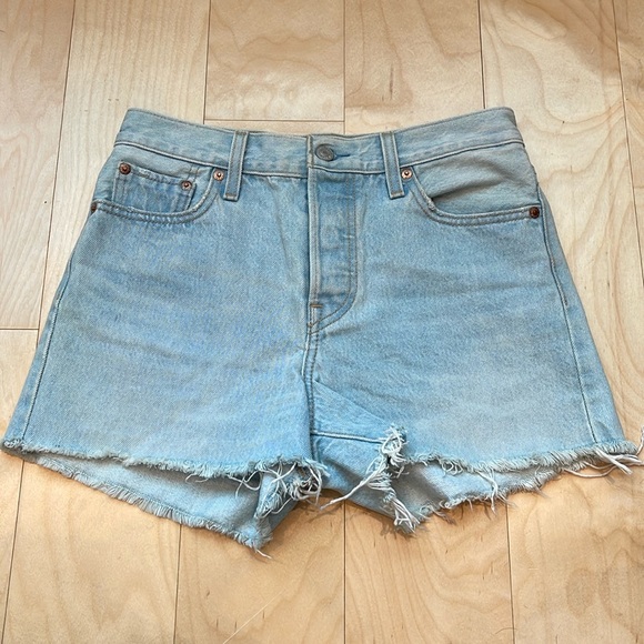 Levi’s Wedgie Button Fly Cutoff Denim Shorts Size 26 - Picture 2 of 10